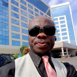 Meet your Posher, Emmanuel